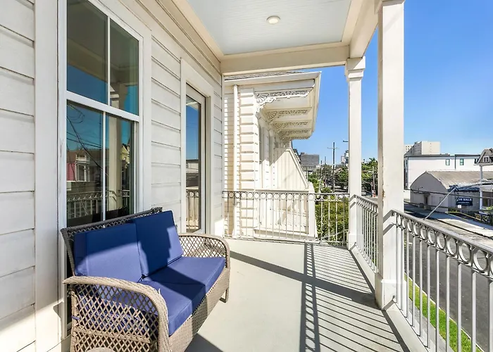 Fabulous Cottages With City Views