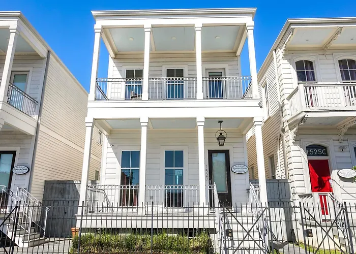 Fabulous Cottages With City Views
